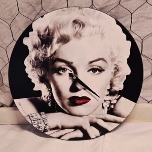 Marilyn Monroe Wall Clock produced by Silver Buffalo and licensed by Radio Days